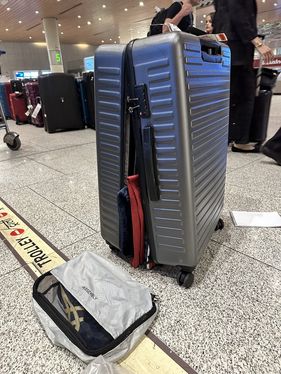 #QatarAirways   Is this way you manage luggage for passengers ? broken with all things spilling outside.  How can you call yourself worlds no 1 airline after such pantheistic services.  Worst Airline expereince. 
Booking reference: WLN259
Pramod Surana - 8983074141