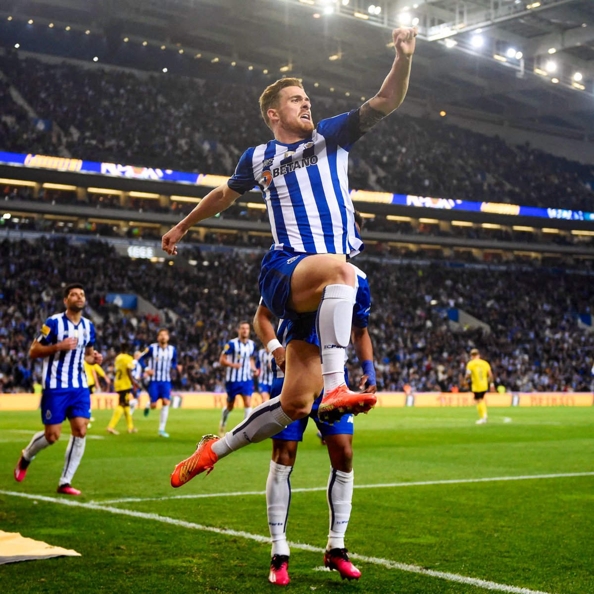 B24PT's tweet image. Porto chegou às 10 vitórias consecutivas em todas as competições 📈