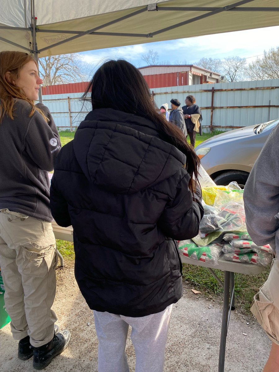 LobosInteract's tweet photo. Had a fun time helping the community today! 😁#interact #volunteer https://t.co/rkyYEzo2Jk