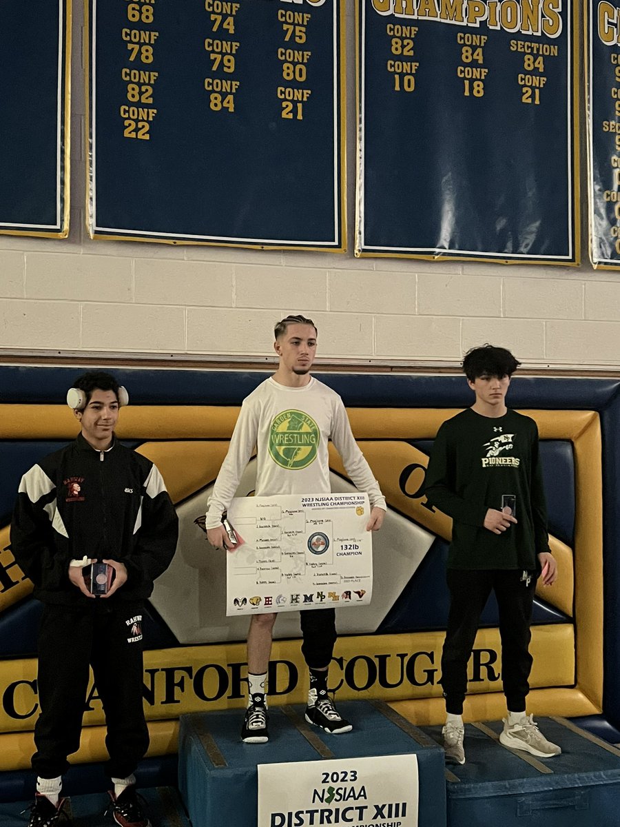 Congratulations to your 2023 132lb District 13 Champion, Giovanni Maglione!

#bethebest