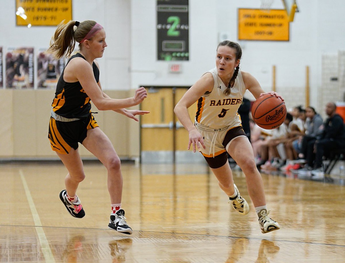 Thursday night was Senior Night❗️ Sending the biggest congratulations to these girls who have worked so hard this season!
<a href="/SelaLefler/">Sela Lefler</a> <a href="/_penelopecreary/">penelope.</a> <a href="/elizamullerr/">eliza müller</a>