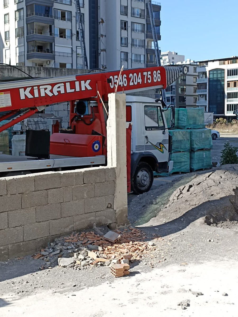 Dilaypolattt's tweet photo. Paylaşalım lütfen. Asla çağırmıyoruz. Fırsatçı taşımacı 40 dk için 12 bin tl aldılar. 40 dk yı 1 dakika geçerse ekstra binlerce para istediler. Gereken cezanın verilmesini talep ediyorum.
 #depremhatay #fırsatcı #hatayiskenderun https://t.co/TFf8ZlkqgW