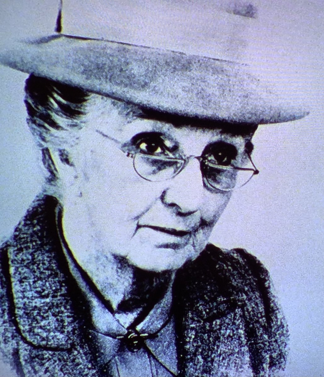 beppu_daisuke's tweet photo. Joan Hickson as Miss Marple ❤️ I saw these as a kid when I was living in the UK in the 80s and 90s. Pictured here is the iconic end title graphic during the initial set of episodes, starting with the sublime 3-parter THE BODY IN THE LIBRARY. https://t.co/GDgJqtrd4G