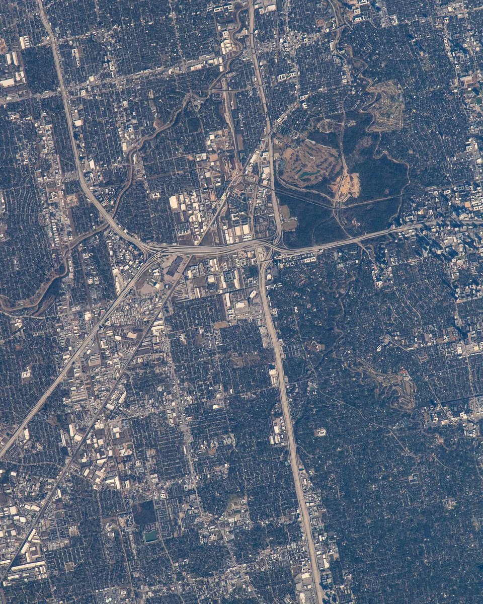 altair_ent's tweet photo. Guess the location 👇

Beautiful city views from the International Space Station.

Image credit: NASA

#earthview #guesswhere #spacestation #cityviews https://t.co/84XlhSjlZT