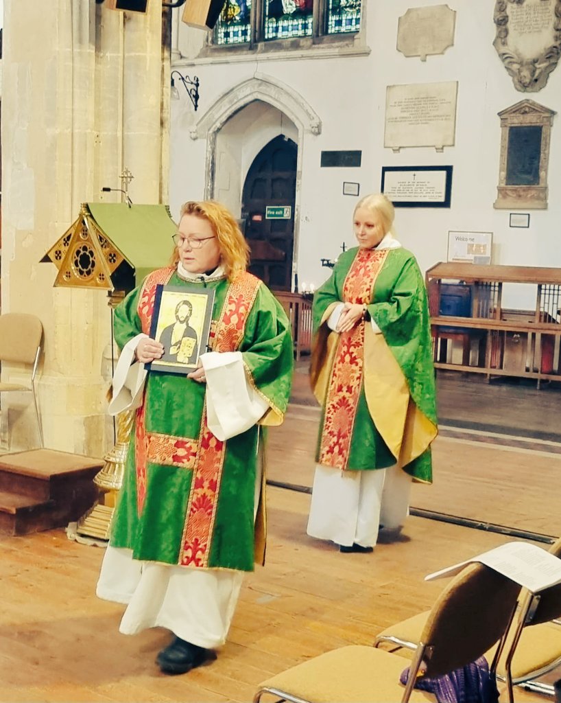RevMthrSamantha's tweet image. A nervous looking me about to preside at my first @onfiremission #southernregion Mass at All Saints High Wycombe today! #ComeHolySpirit It was great to journey with @stevensmart1981, catch up with old friends and make some new ones.