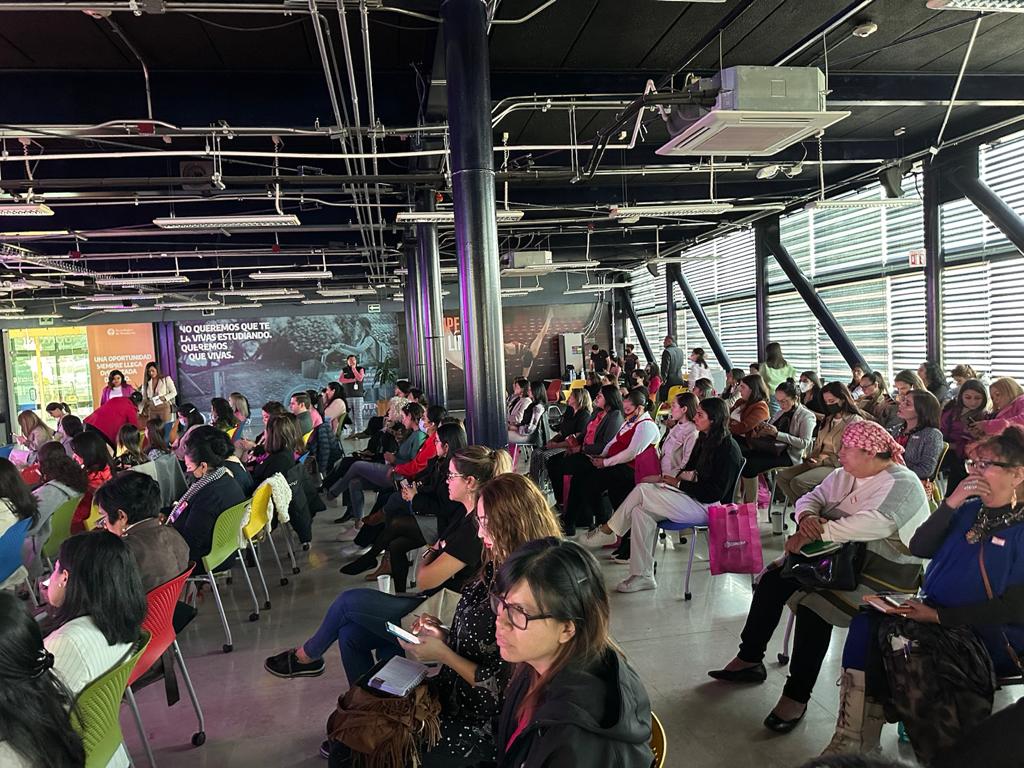 ElUniversal_SLP's tweet photo. #EnFotos ♀️ Empresarias y emprendedoras se reunieron en el primer foro #SheLeader en SLP, que tuvo como fin impulsar el talento femenino a través de alianzas, charlas, capacitaciones y experiencias de desarrollo en los negocios
📸: Cecilia Lara
👉 https://t.co/OTXq9R3vvk https://t.co/5L7kvJNRyo