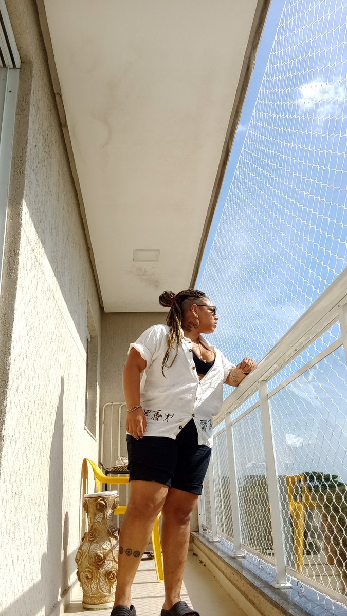 caroltrakinas13's tweet photo. Se quiser alcançar a grandeza, pare de pedir permissão. 

#amorproprio #pretagostosa #preta #preto #pretodopoder #lesbica #lesbian #dreads #dreadlocks #style https://t.co/OFuNqVhNZY
