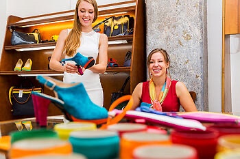 ShowTriangle's tweet image. Shopping for Relevance:  How Retailers Can Increase Sales loom.ly/gmIU4Ng

#wholesalejewelry, #wholesaleapparel #retail #boutique #fairtrade #fashionjewelry  #jewelrymarket #greensboro_gift_jewelry_show #GTS_florida_expo