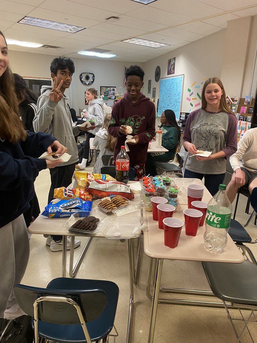 DJHS_CAP's tweet photo. Freshman Advisory Valentine’s Day 2023! https://t.co/lo2UgACdJe