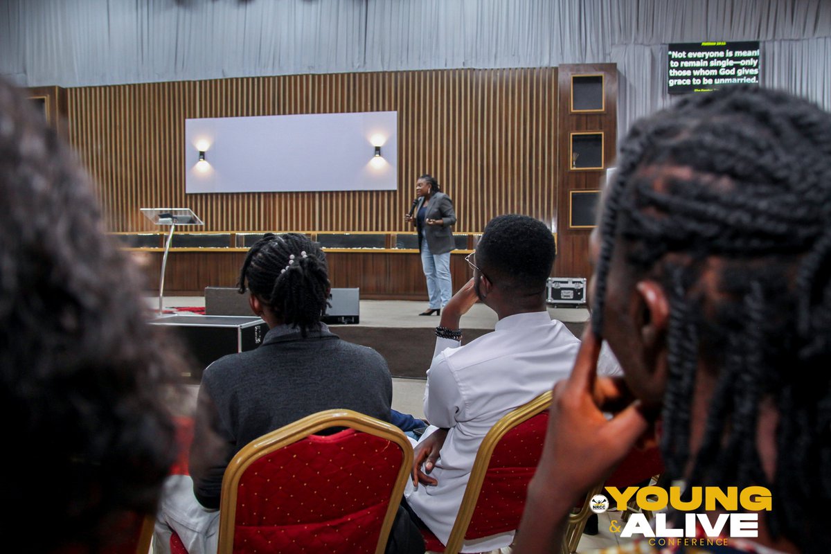 NrccSinglesConn's tweet photo. Important points to note down: @PstDrKemi session.

"You number one priority in the place of being single is to please and know the Lord."

"It is the capacity you build in your singleness that can help you open your eyes to choose well." https://t.co/FaxjcU7Cb4