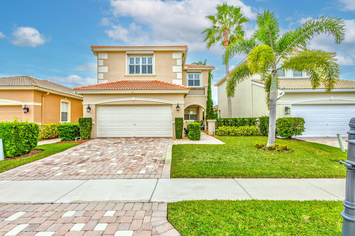 DeSignoriCarina's tweet photo. Fall in love with this 5 BD/ 3 BA in Palm Beach Gardens. Call, text or direct message me for more info.  https://t.co/HJKaaYp754 https://t.co/t9IoTPrfwS