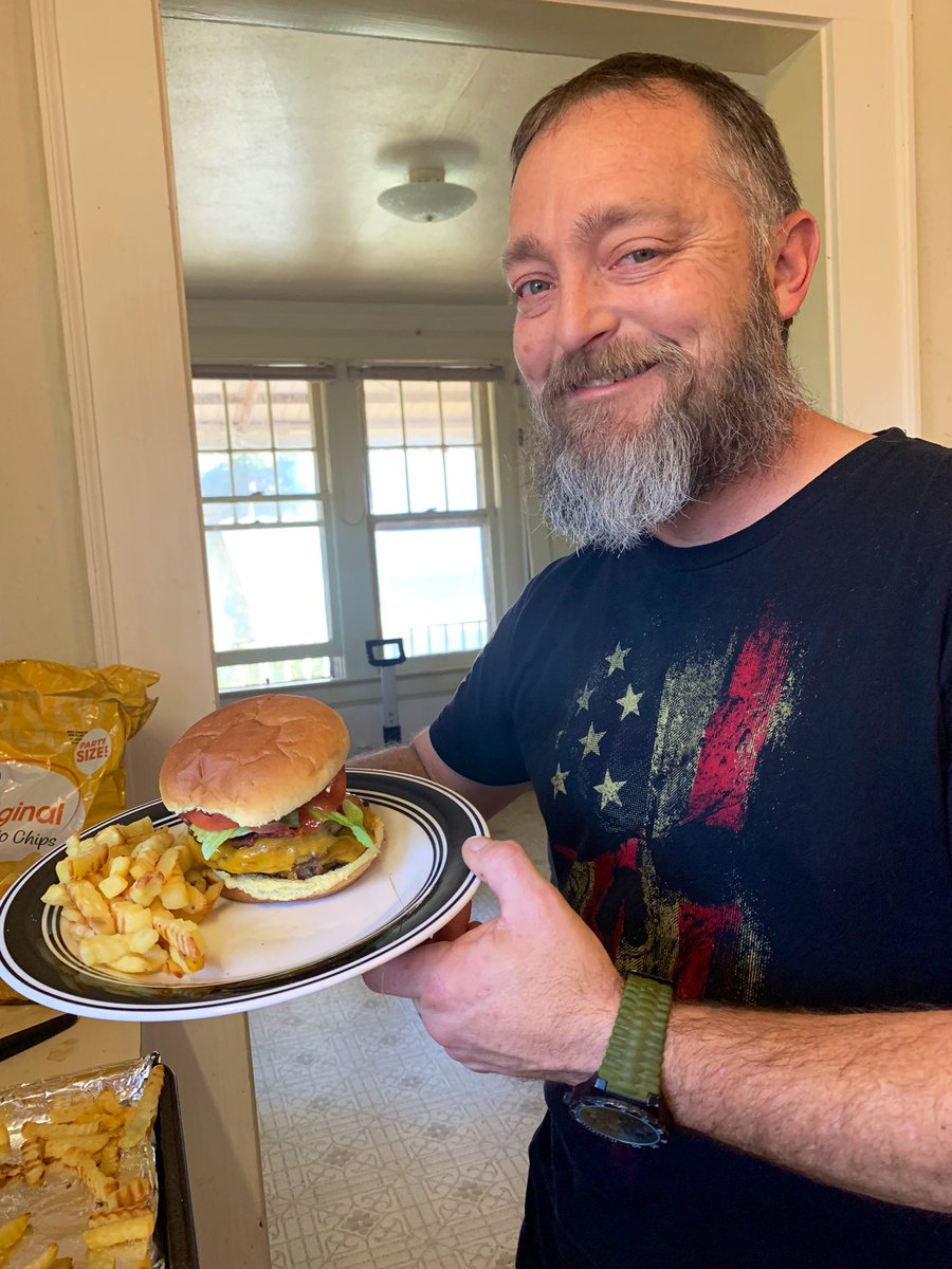 Hubby and I had a little dinner date night and made dinner together. Classic Bacon dbl cheeseburger with Fries 🤤🤤 @Starseed_79 #datenight #dateyourspouse