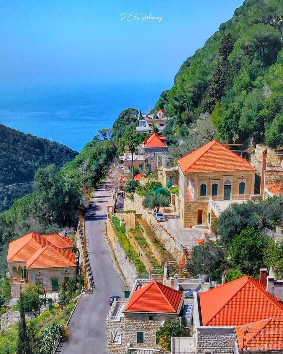 LGeographic's tweet photo. #Delbta is a village and municipality located in the Keserwan District of the Keserwan-Jbeil Governorate in Lebanon. The village is 26 km north of Beirut.
By P Elie korkomaz -flyoverlebanon #amazinglebanon #lebaneseameeicans #lebanese #proudlebanese🙏🇱🇧❤️ #mylebanon #lebanon https://t.co/VcTvaeUAut