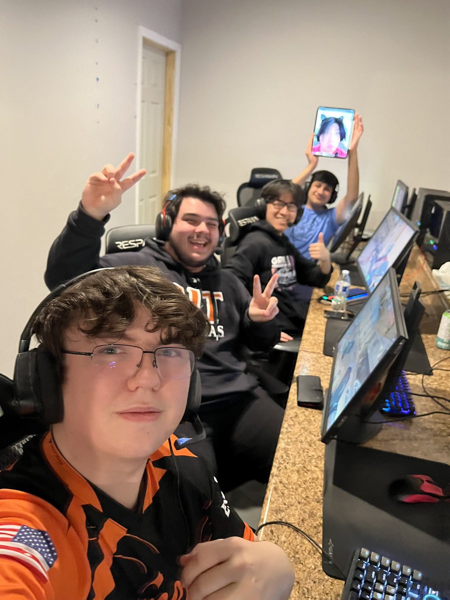 UTD_Valorant's tweet photo. UTD Club team playing in a local lan hosted by @ggezgamingcafe 

We had a good time today, moving onto day 2! Granny’s Cookie Jar on top

Peep @PY_Shift on the iPad bc he has covid

#GCJWin https://t.co/Bx3z5UDJW2