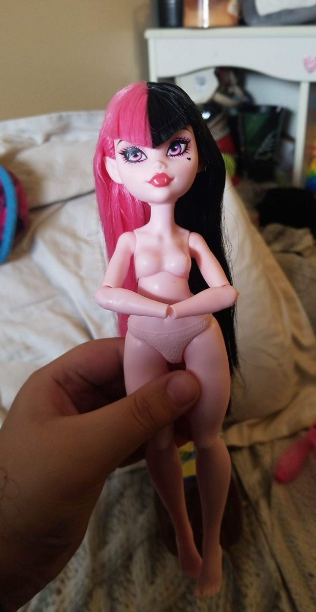 pastelmoonss's tweet photo. Limited edition one of a kind clown doll https://t.co/hEI3eCczuf