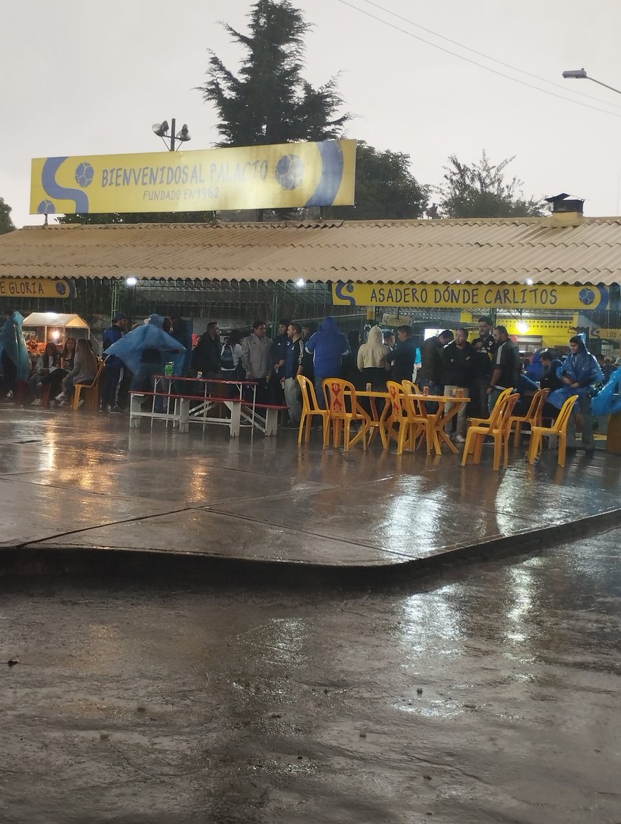 JoanOr20's tweet photo. Parada Técnica obligatoria. Palacio del Colesterol, Millos y familia la combinación perfecta https://t.co/7Lp3c1h1n8