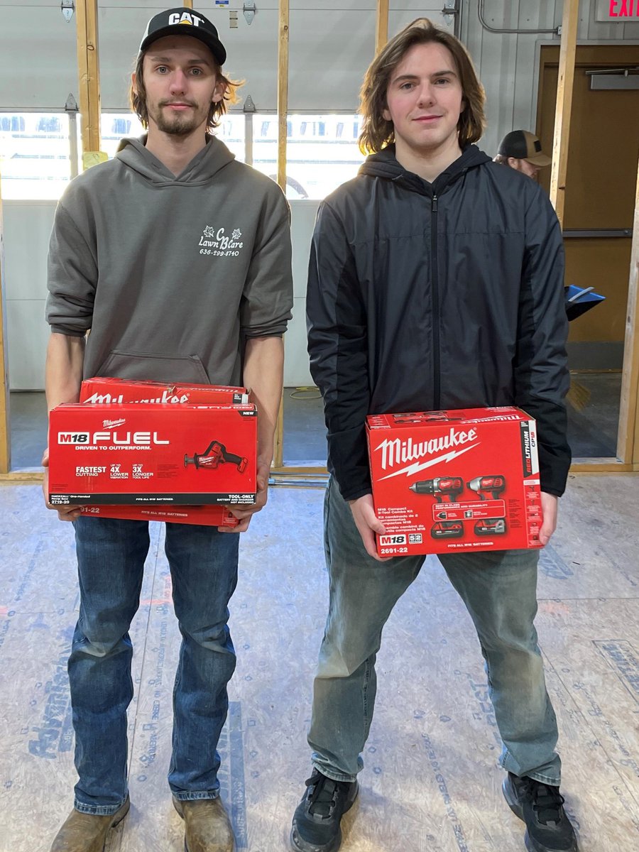 MidAmCarpenters's tweet photo. Lewis & Clark Career Center in St. Charles, MO asked our guys from #Local57 to judge their Wire-Off competition, putting kids’ skills to the test and a place at the annual Skills USA championship. We did a little extra and gifted the winning students a nice set of cordless tools! https://t.co/hz80OQ73UK