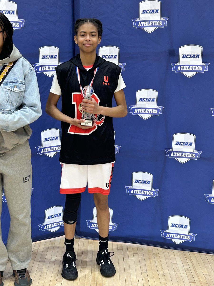 DunbarDCSports's tweet photo. Congratulations to Emorean Thomas for making the DCIAA All-Tournament team! 🔴⚫️
#SettingtheBAR #RaisingtheBAR https://t.co/PDl7gnbdUn