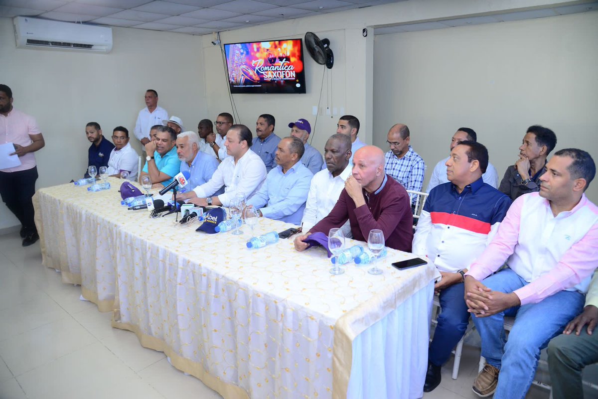 PldlVega's tweet photo. 📍[San Cristobal] ⭐️⭐️⭐️⭐️

Presidente @AbelMartinezD sostiene exitoso encuentro con la prensa local de #SanCristibalEsDeAbel 

#PorUnCaminoMejor
#AbelPresidente @Abel24RD https://t.co/Z55Q9b6LUu