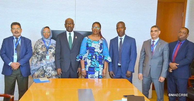 rouamba_olivia's tweet photo. En marge du 36ème Sommet de l’UA Addis-Abeba, j'ai eu des échanges fructueux tour à tour avec mes homologues de la République islamique de Mauritanie et de la République du Rwanda  ce 16 février 2023. https://t.co/tiY6Z2AH3n
