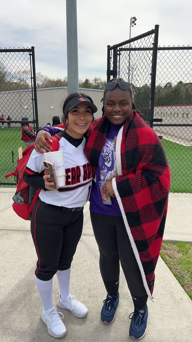 tatum_mayeaux's tweet photo. Went to support my softball sister. Canβt wait to join you on the field in the fall. π₯β€οΈπ€π€@BrookSoftball #futurewolverine https://t.co/bCdcZ2fjs1