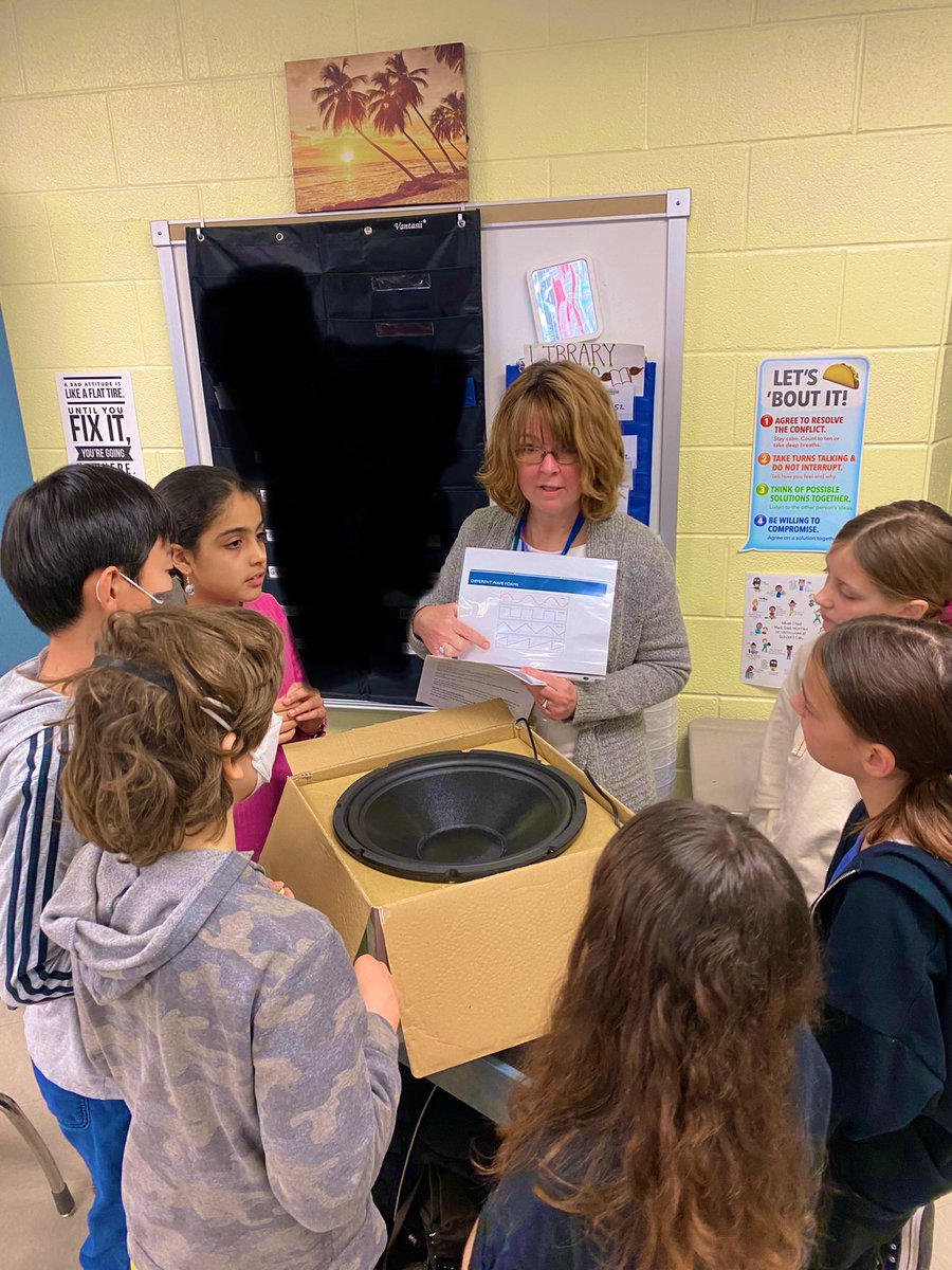 This past week, our class learned about sound waves! Our wonderful volunteers led the class in activities with tuning forks, making harmonicas, and demonstrating different types of sound waves.