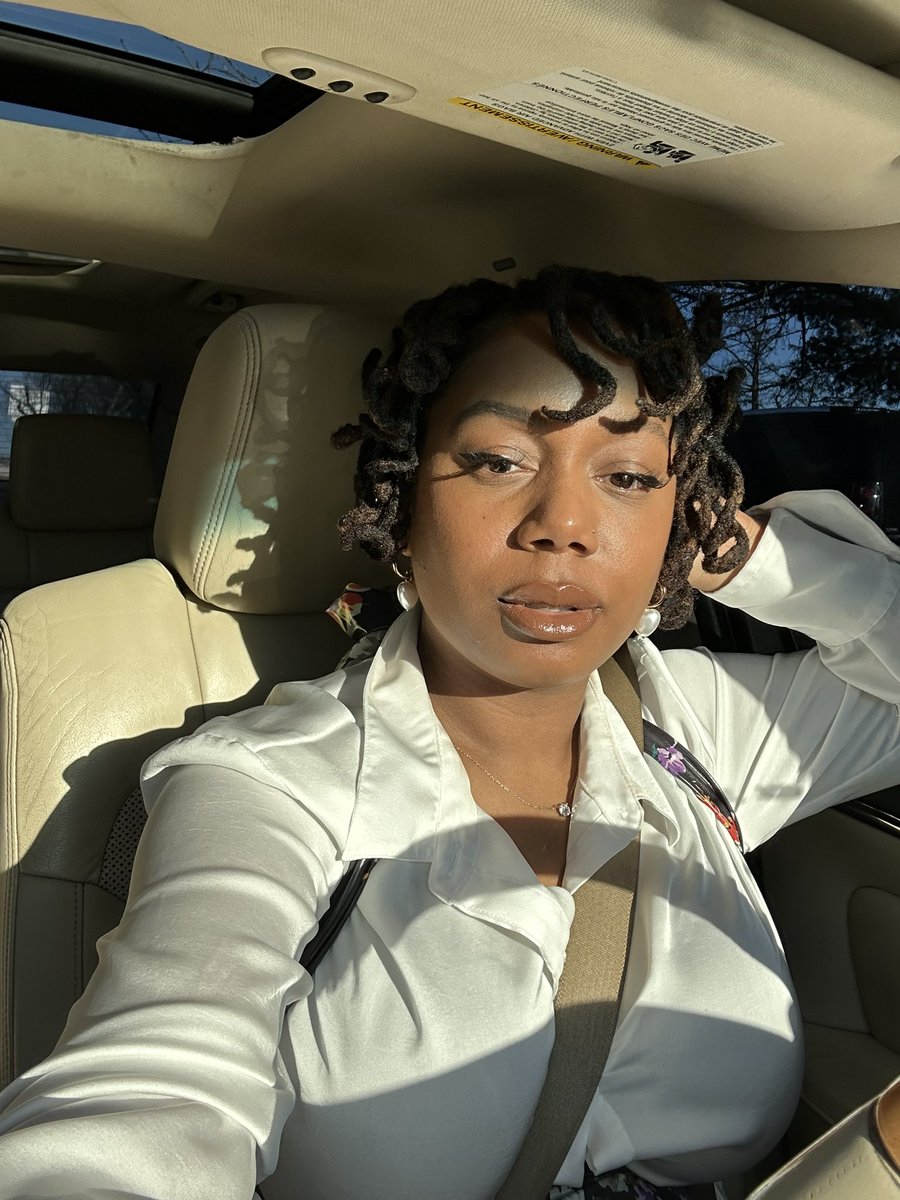 shekaraimani's tweet photo. The sun+ this skin= ✨chefs kiss✨ https://t.co/6adYFi1Bhw