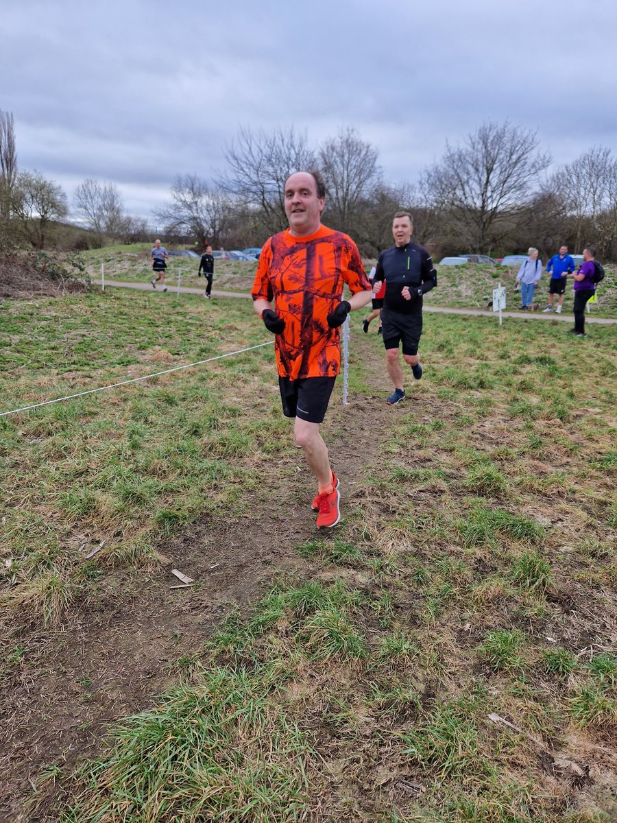 SNorwoodparkrun's tweet photo. Jason Frost celebrated his 50th volunteering day at South Norwood parkrun today with setting a 30 minute pace for his fellow runners. Thanks Jason and Emily for volunteering nearly every week. #southnorwoodparkrun
#snpr #loveparkrun https://t.co/SrYt2iAi1z