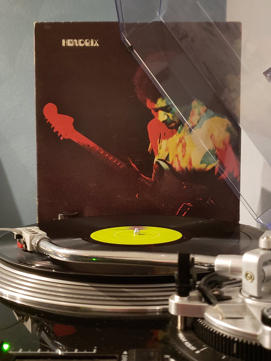 Jimi Hendrix - Band of Gypsys (1970)
#nowspinning #vinyl #bluesrock #psychrock #acidrock #jimihendrix
