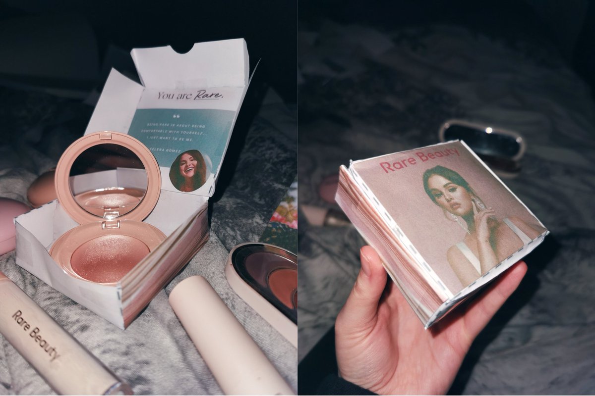 chloegomezuk's tweet image. I made my own #RareBeauty box Package along with pictures of  #rarereminders and Selena! It is the cutest packaging I&apos;ve ever made for self love and being kind to myself💗
@rarebeauty @SelenaFanClub @selenagomez