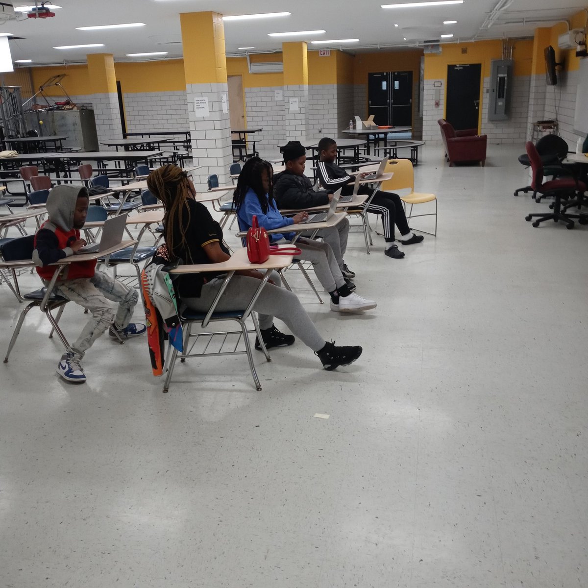 MichaelSharrie1's tweet photo. Keep working let them take days off! Saturday School. #JohnsonBoyz #JOHNSONTUFF https://t.co/fWgJ54Dqjt