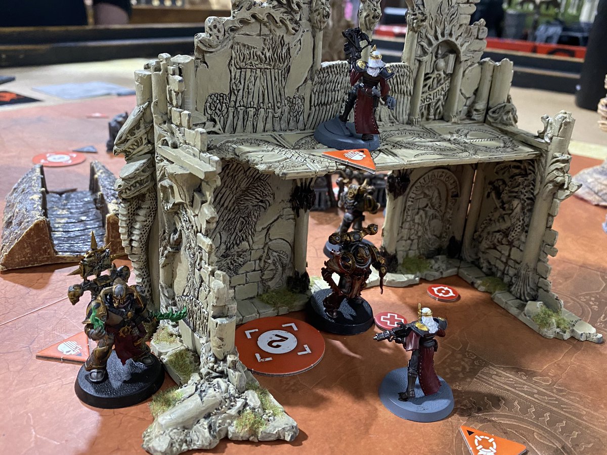 Crew3Podcast's tweet photo. Modern RCQ? No thanks, time for some Kill Team Action! Siegemaster Dagrond takes the with his warband against some fledgling Sisters of Battle. #IronWithin #IronWithout https://t.co/irHUBkgnag