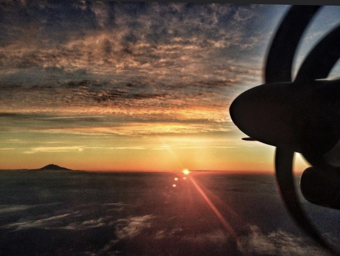 MissMair's tweet photo. @AlaskaAir PDX to SEA 🧡4/4/2016 https://t.co/Trs9udHl5h