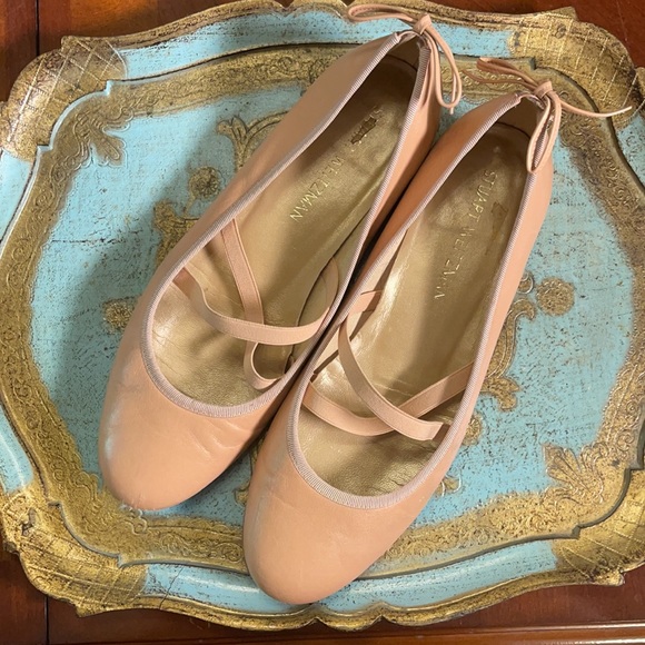Cocobaywinning's tweet photo. So good I had to share! Check out all the items I'm loving on @Poshmarkapp #poshmark #fashion #style #shopmycloset #stuartweitzman #dolcegabbana: https://t.co/KJavjJOH4k https://t.co/v2kALRSu5t