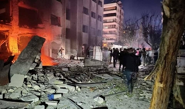 TaoufiqTahani's tweet photo. Le tremblement de terre ne leur a pas suffit. 
L'armée israélienne vient de bombarder Damas. 15 morts et des blessés selon l'Observatoire syrien des droits de l'homme.
Certains pays envoient des aides en Syrie suite au tremblement. L'état criminel d'Israël envoie des bombes. https://t.co/lI808n1ziD