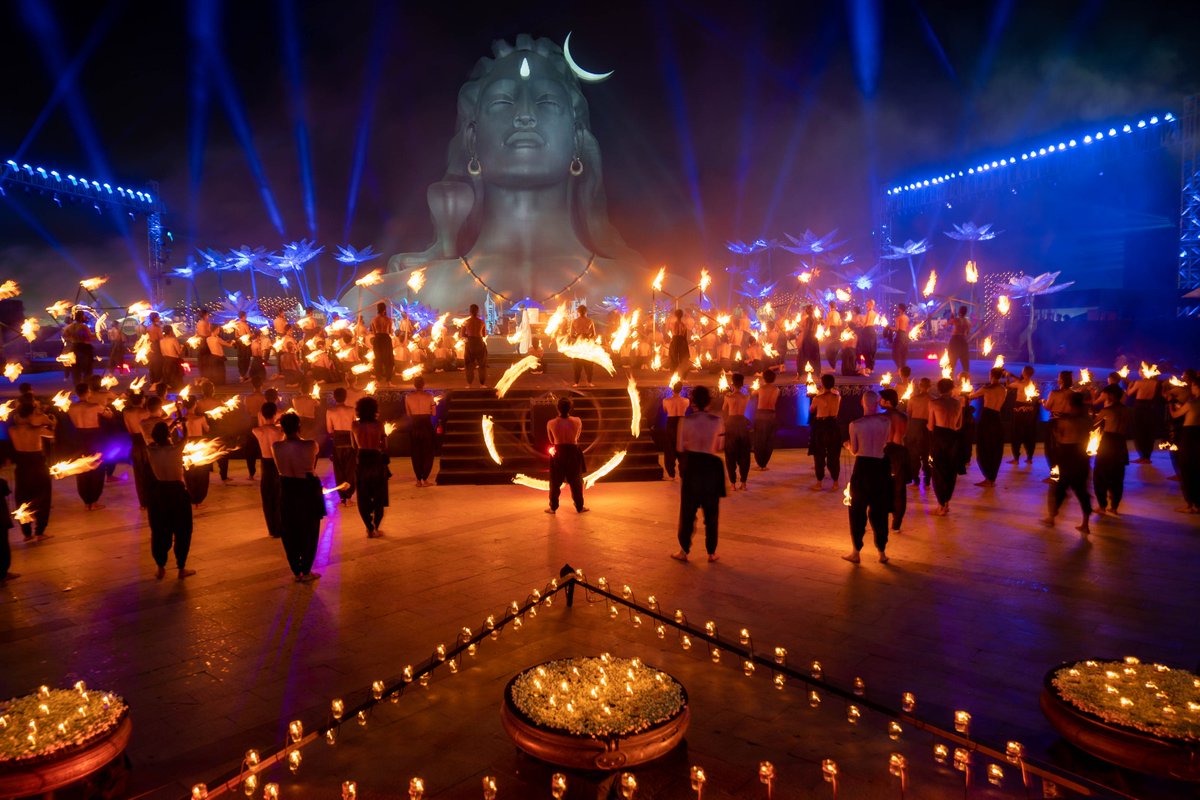 ishafoundation's tweet photo. Mahashivratri comes alive in the gentle yet powerful presence of Adiyogi.

#ShivaShivaAllNight #Mahashivratri2023 https://t.co/KOQMSyM5lu