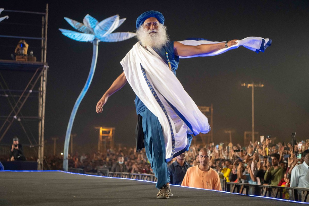ishafoundation's tweet photo. Mahashivratri comes alive in the gentle yet powerful presence of Adiyogi.

#ShivaShivaAllNight #Mahashivratri2023 https://t.co/KOQMSyM5lu