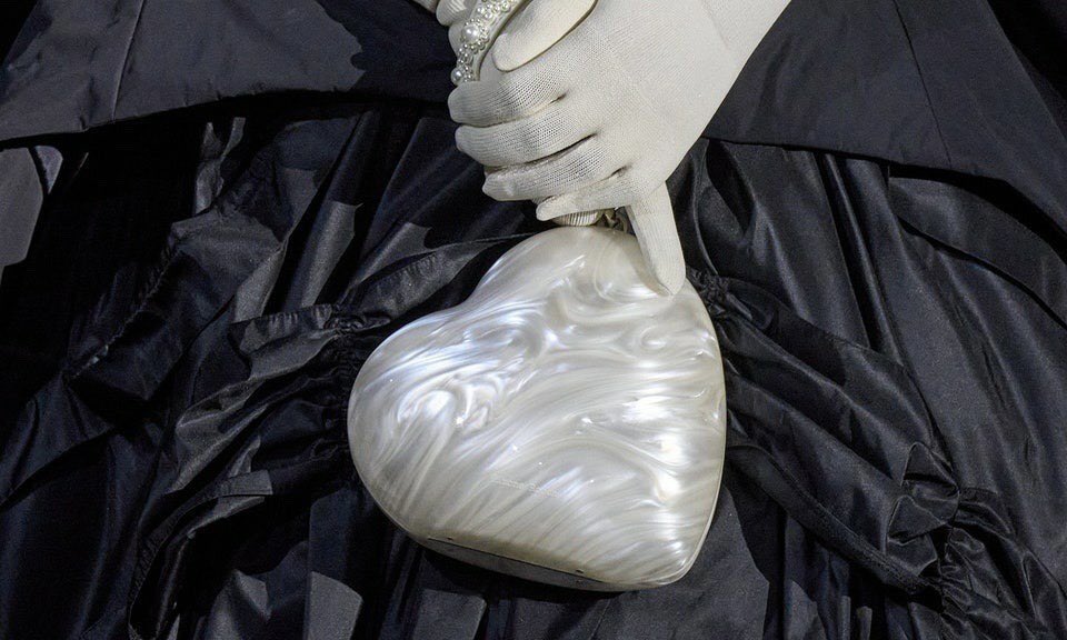 saintdoII's tweet photo. love how simone rocha made pearl bags in different shapes a staple piece that you’ll see in every collection she puts out https://t.co/YAmSnQFsDy