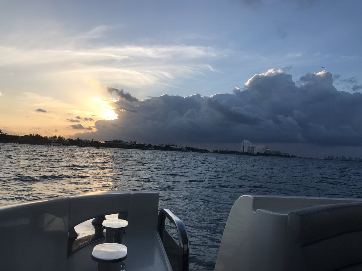 rotceh_d's tweet photo. Un roll ☝🏾😎
#Tortugas #PuntaCancun 🌴 https://t.co/vD4p3NRp1L