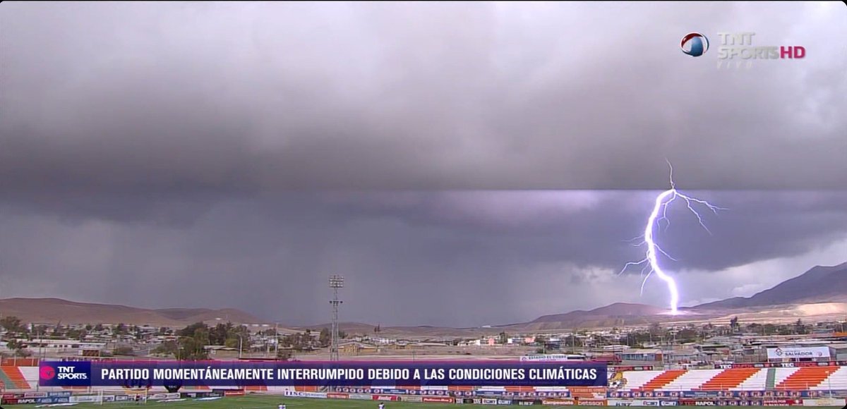 EdoWeatherman's tweet photo. Tal como se dijo, la inestabilidad con 🌧️ y ⛈️ estará presente estos días en el norte. Esta foto es una evidencia de aquello, desde El Salvador, Atacama. https://t.co/IGEsa8VTDS