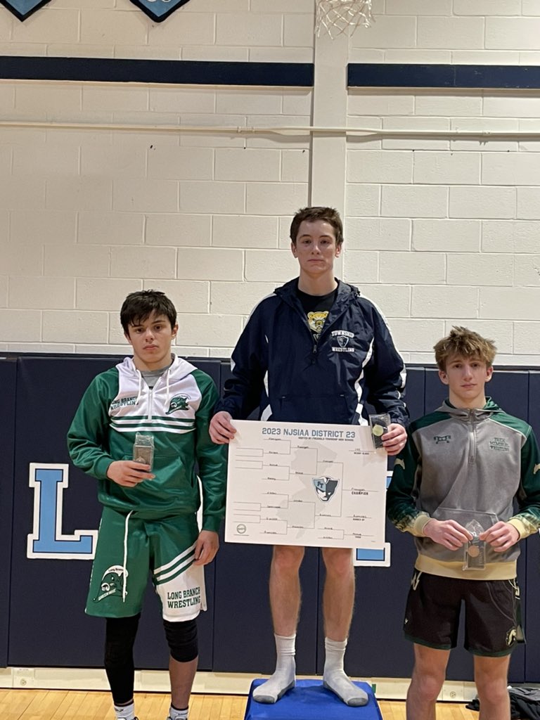 TownshipScores's tweet photo. 3 District 23 Champions for the #PatriotFamily! Shout out to Alex Grant (126), Liam Flanigan (144) and Nick Benjamino (215)! 

This marks the 9th consecutive District Tournament with at least one champ for the Pats! #PatriotPride #RaiseABanner #OnToRegions https://t.co/boKLhR6kVR