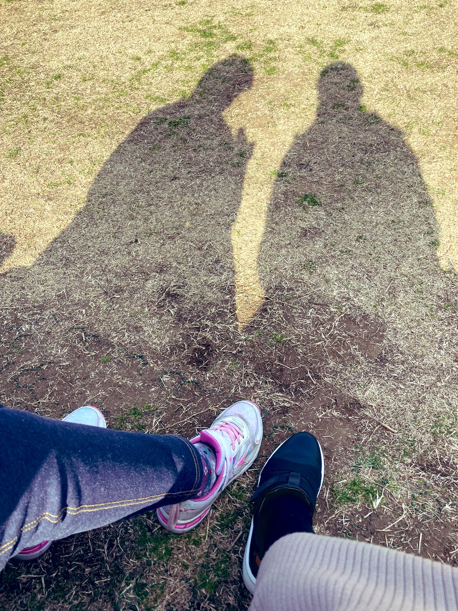 aizm225's tweet photo. 昨日はガイドヘルプで横浜へ。
得意なエリアですが、歩幅や目線が違うとまた見える景色もちょっと変わってくる😌
人出がありましたが、潮風感じながらやっぱり気持ち良かったな〜
赤レンガのイチゴのイベントが大盛況でした🍓 https://t.co/IzlWLdG6qf
