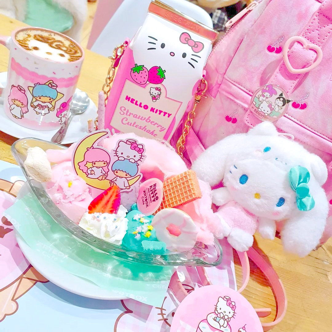 artbox_cafe's tweet image. Camera eats first 🍨📸
When everything you do is about that cute aesthetic, just like the wonderful @roxiesweetheart 💗

Have you and your besties visited the #HelloKittyCafe yet? With so many super cute treats, you're sure to find something to match your personality perfectly!