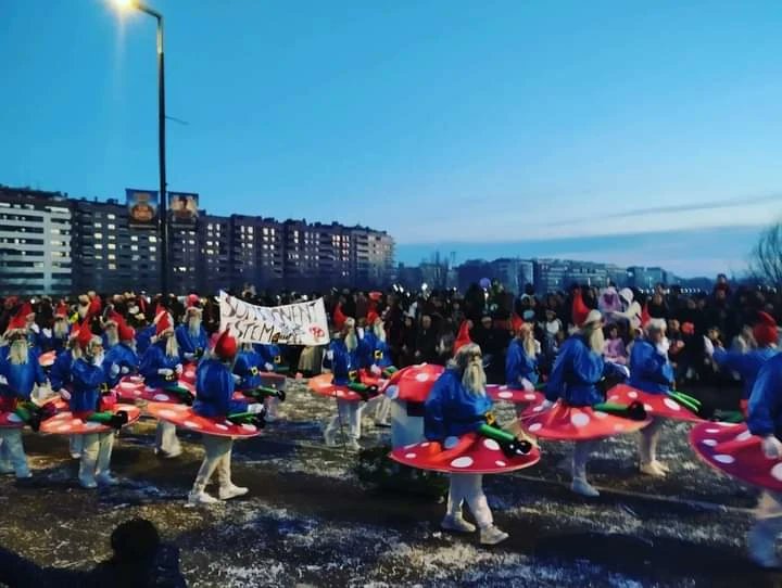 gemma_quer's tweet photo. Gaudint de la rua de carnaval 
#carnaval2023 #18defebrer https://t.co/mcv6SkxfGA