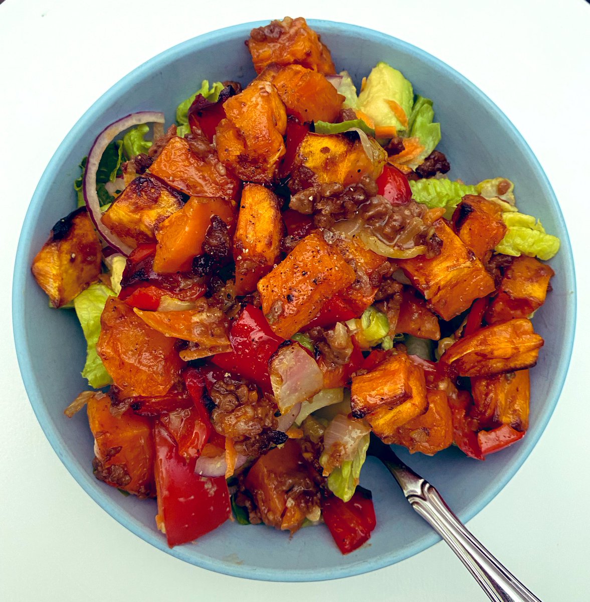 TasVegan's tweet photo. You don’t win friends with salad.
You win comrades. ✊🐮
#whatveganseat #vegan #saladdays #sweetpotato https://t.co/RNFqWQrGRn