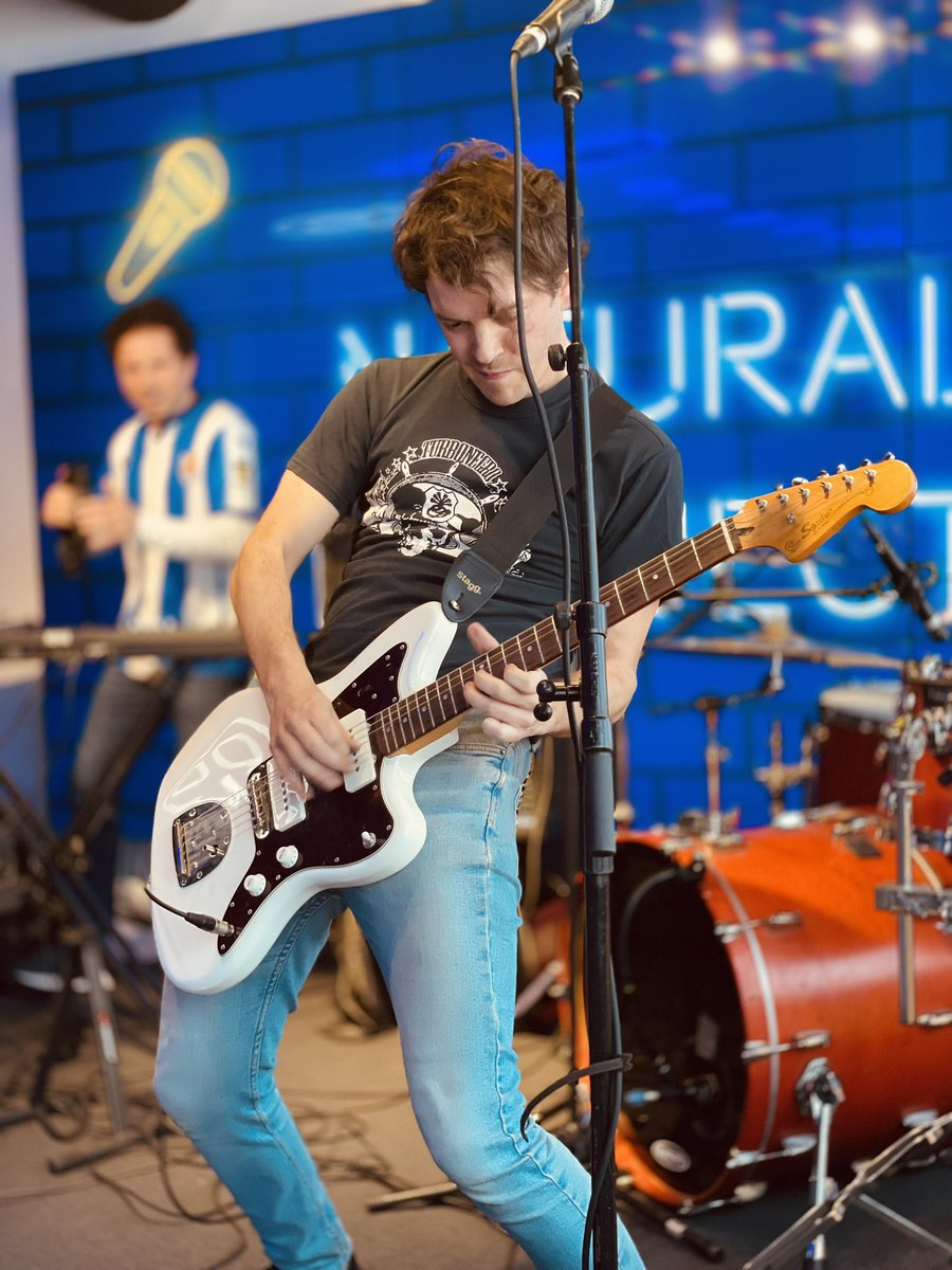 _naturalproject's tweet photo. No tenemos palabras para explicar el orgullo que ha supuesto para nosotros tocar hoy en el estadio de nuestro equipo @RealSociedad antes del partido contra el Celta.
Lástima ese empate en el descuento!😬

#naturalprojectband #naturalproject #RealSociedadCelta #musica #concierto https://t.co/qa9kJbqIOu