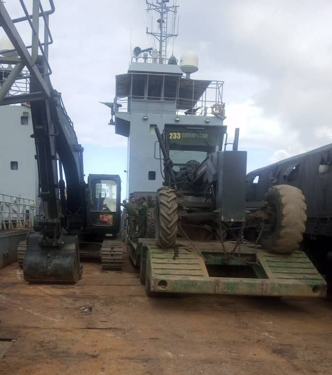 #FANB En el Marco de la Conmemoracion de la Batalla Naval del Lago de Maracaibo y Dia de la Armada Bolivariana, el <a href="/CUINABINFO/">CUINAB</a> desplego Personal, Maquinarias y Equipos, con el fin de Ejecutar Trabajos de Construccion del Monumento Historico Bicentenario, en la Vereda del Lago.!