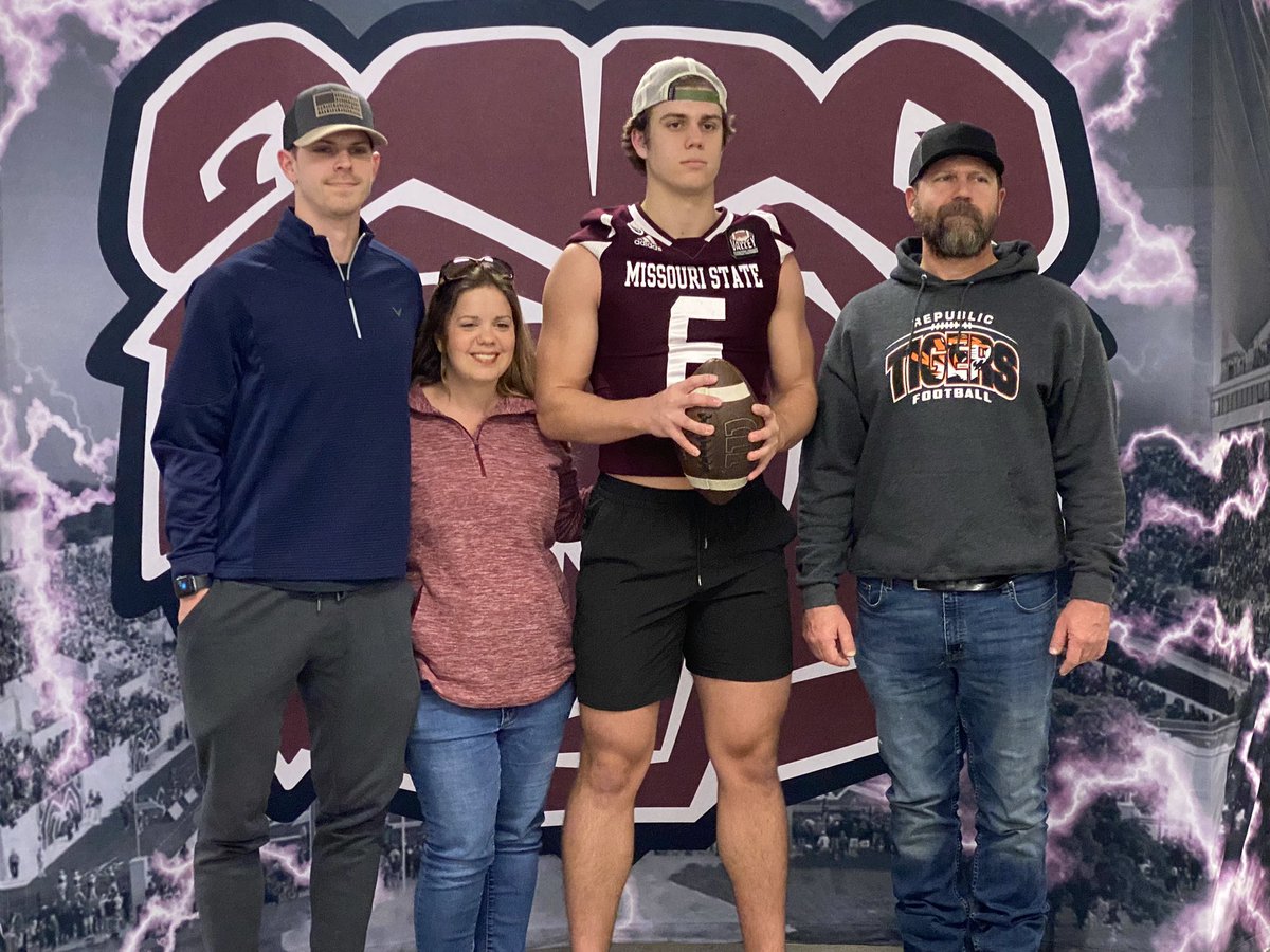 Thankful to receive my first D1 offer from Missouri State University!!! All glory to God☝🏼<a href="/Coach_Fishback/">Nelson Fishback</a> <a href="/Ry_Beard/">Ryan Beard</a> <a href="/JPRockMO/">JP Rock</a> <a href="/WyattWheeler_NL/">Wyatt Wheeler</a> <a href="/RepmoAthletics/">REPMO Athletics</a>