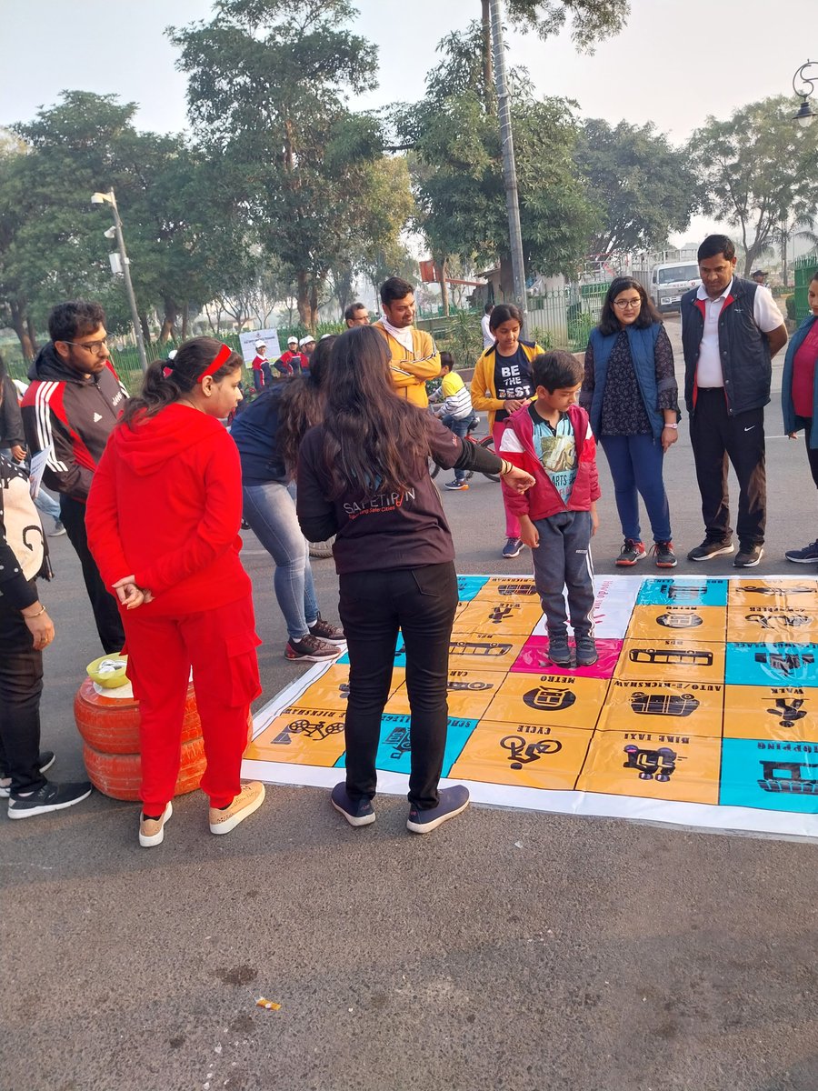 safetipin_'s tweet photo. Are you curious about your daily commute pattern? Join us for #howdoyoumove game at Raahgiri Day and find out! 🚴‍♀️🤸‍♀️🏃‍♀️🚶‍♀️ https://t.co/VDnYl5GGFx
