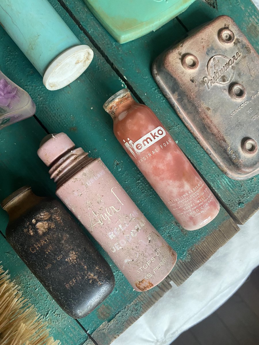 FraserRiverFind's tweet photo. Vintage toiletries.
Even got a Coco Chanel bottle in the mix. To think that these have been in and along the waterways for so many decades just waiting to be noticed.
#fraserriverfinds
#beachcombingfinds
#savethefraser
#prettyugly https://t.co/iZhhHQKqdZ
